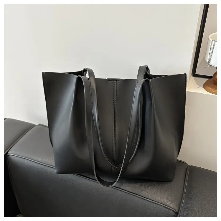 Vintage Black Leather Shoulder Bag 2024 Spring New — feature 24