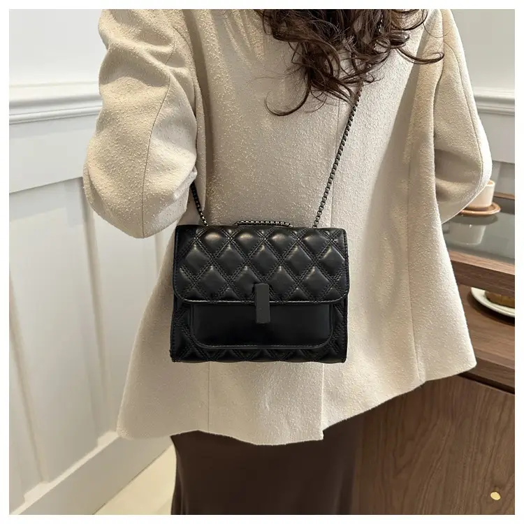 White Rhombic Chain Lock Shoulder Bag for Women — feature 12