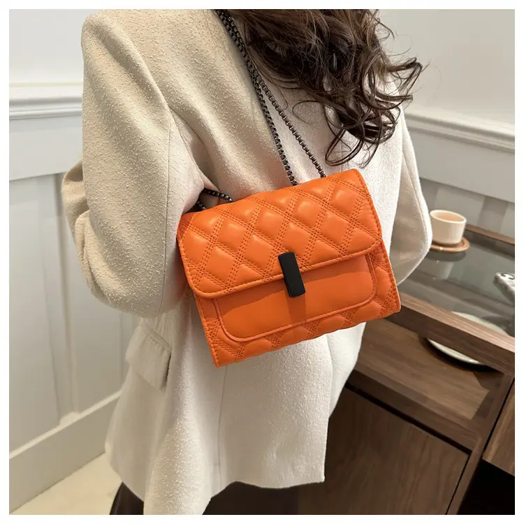White Rhombic Chain Lock Shoulder Bag for Women — feature 14