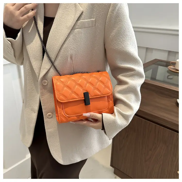 White Rhombic Chain Lock Shoulder Bag for Women — feature 15