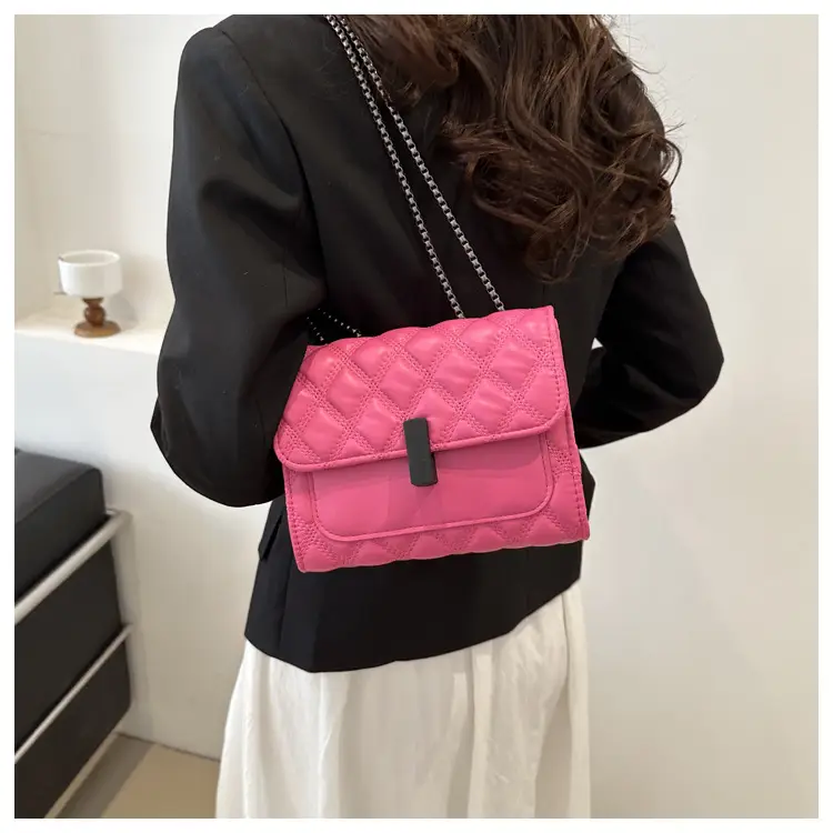 White Rhombic Chain Lock Shoulder Bag for Women — feature 17