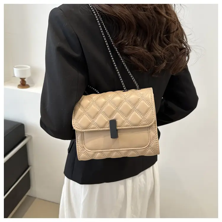 White Rhombic Chain Lock Shoulder Bag for Women — feature 21