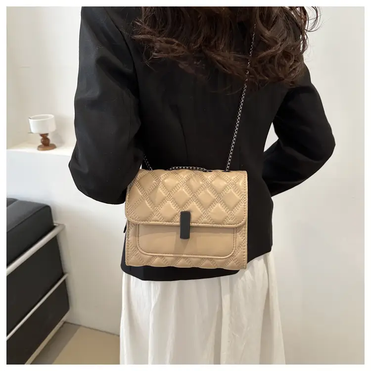 White Rhombic Chain Lock Shoulder Bag for Women — feature 23