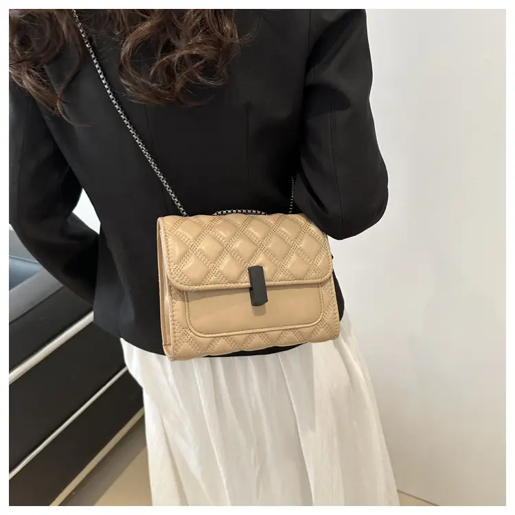 White Rhombic Chain Lock Shoulder Bag for Women — feature 24