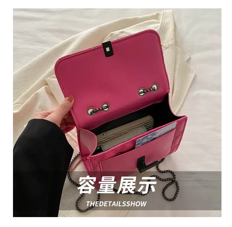 White Rhombic Chain Lock Shoulder Bag for Women — feature 7