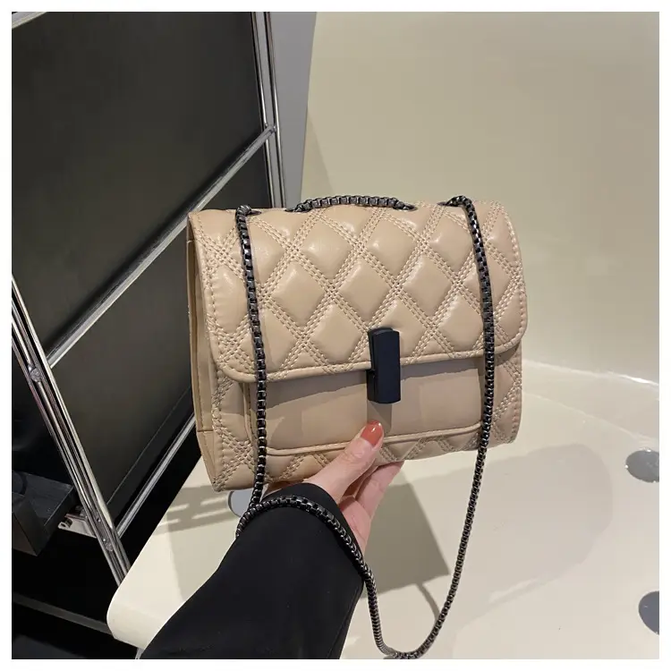 White Rhombic Chain Lock Shoulder Bag for Women