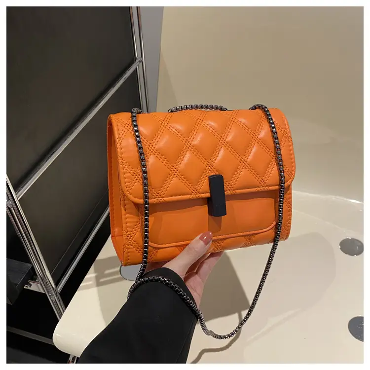 White Rhombic Chain Lock Shoulder Bag for Women