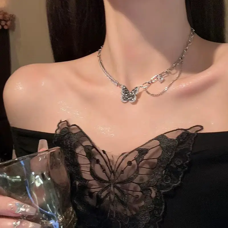 High-end Pearl Pendant Necklace for Women - Image 16