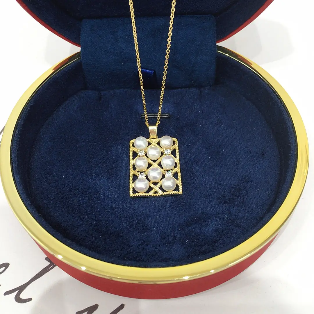 Zhuji Pearl Pendant Necklace with Square Design — feature 3