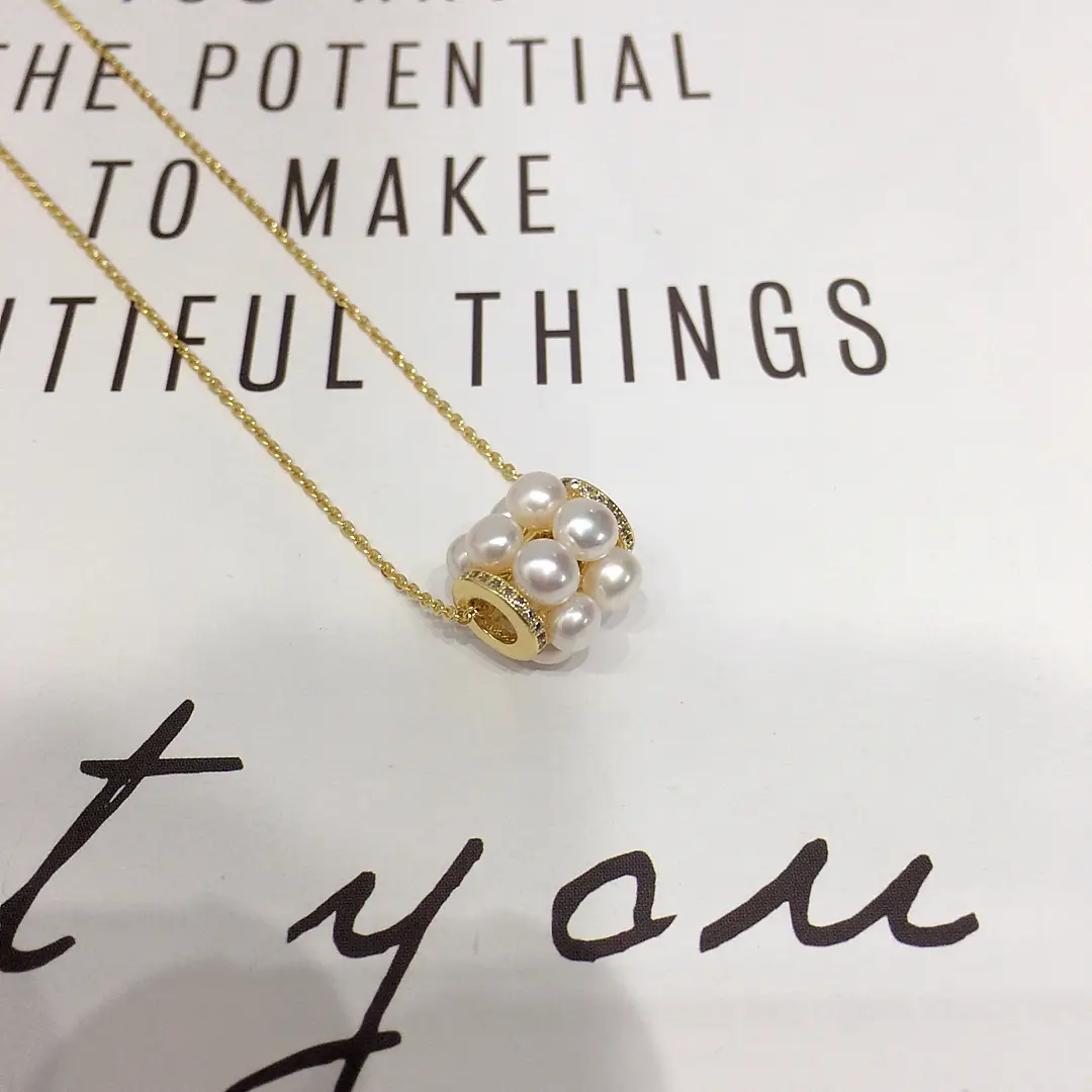 Luxury Pearl Pendant with Multi-Bead Design Gold Chain — feature 2