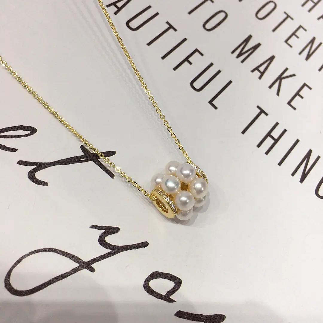 Luxury Pearl Pendant with Multi-Bead Design Gold Chain — feature 3