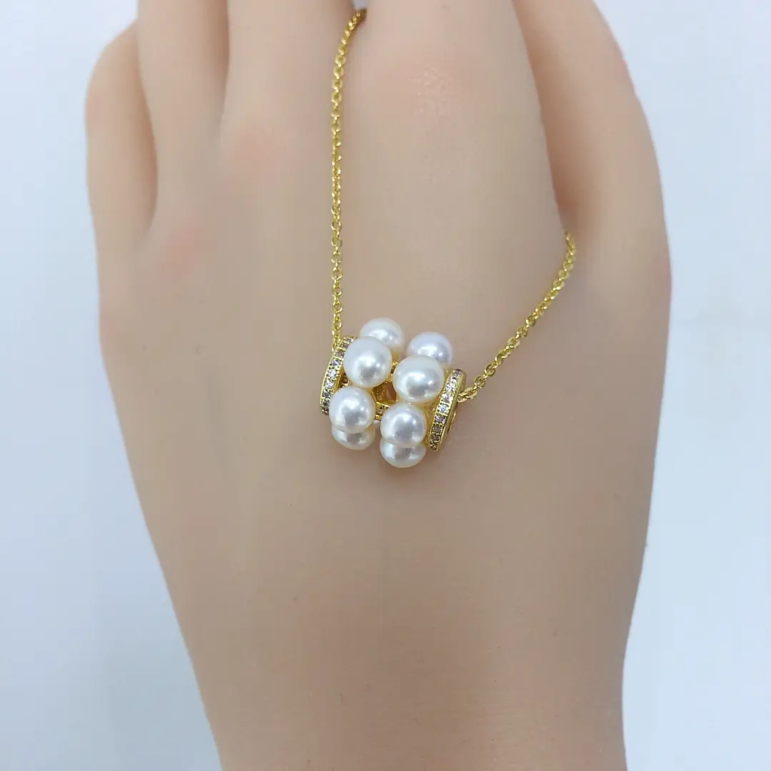 Luxury Pearl Pendant with Multi-Bead Design Gold Chain — feature 5