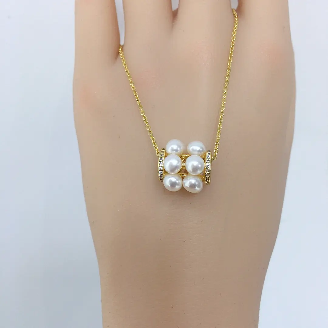 Luxury Pearl Pendant with Multi-Bead Design Gold Chain — feature 6