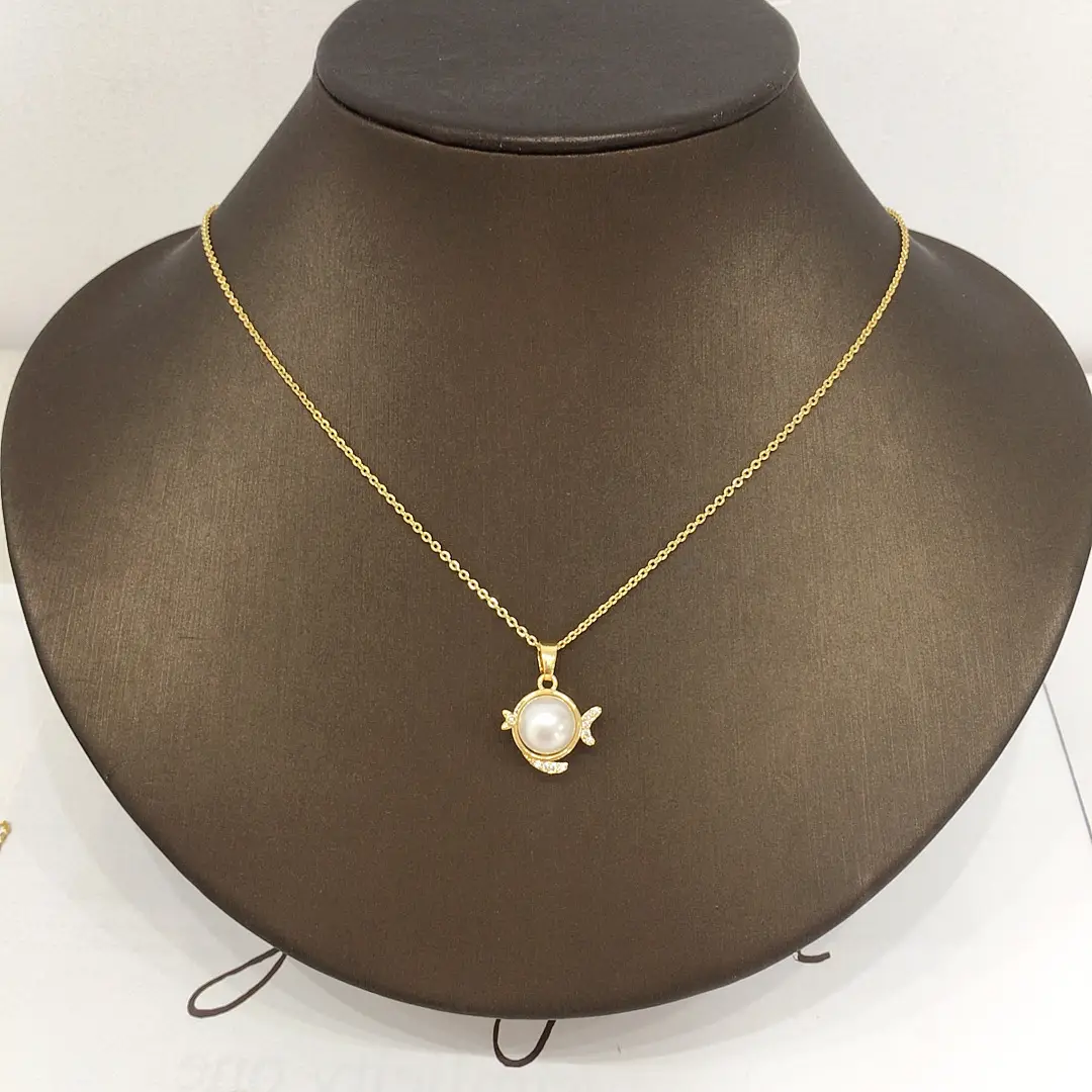 Zhuji Shanxiahu Pearl Pendant Necklace White Gold Fish Design — feature 4