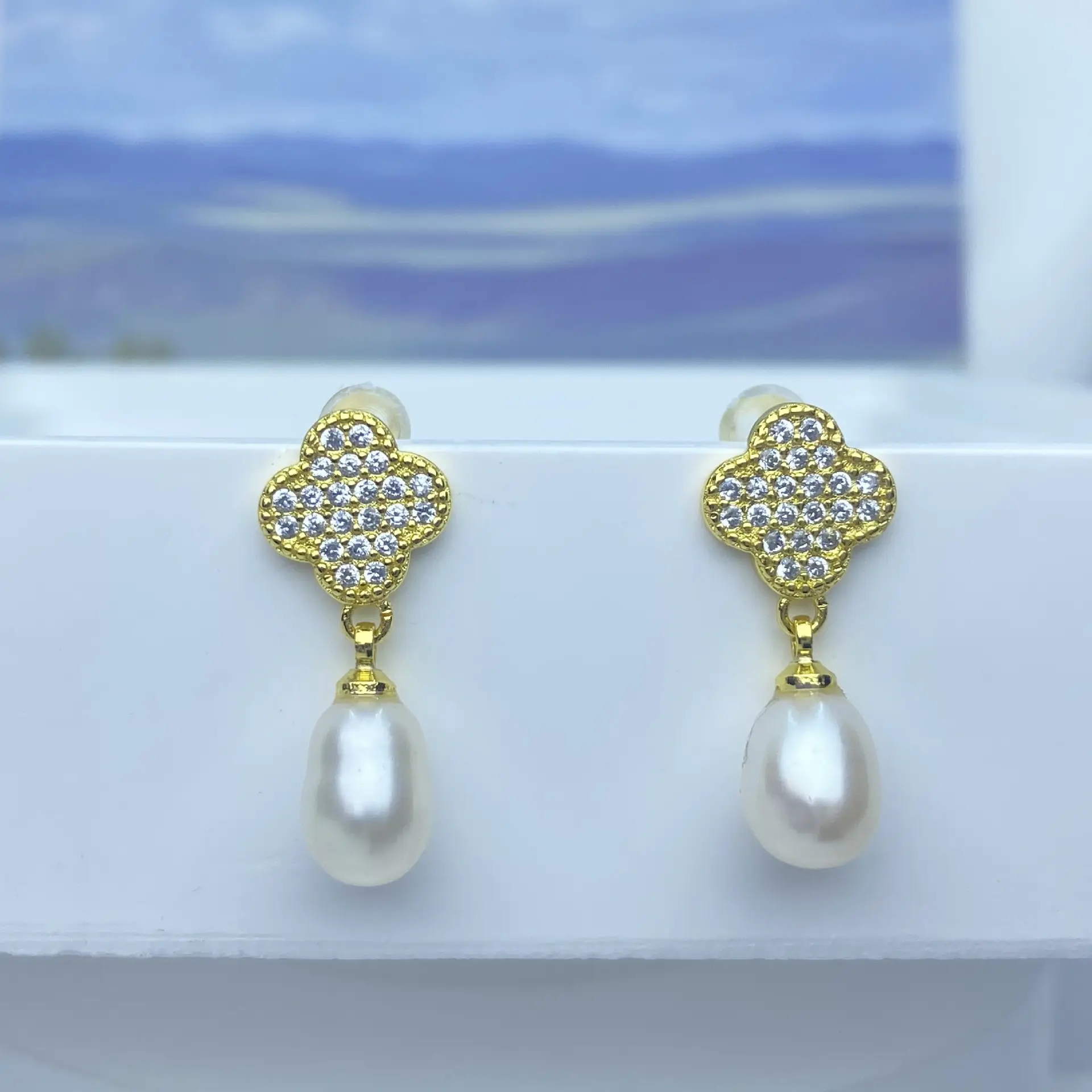 Korean Style Pearl Earrings for Women Full Diamond Clover Design - Image 4
