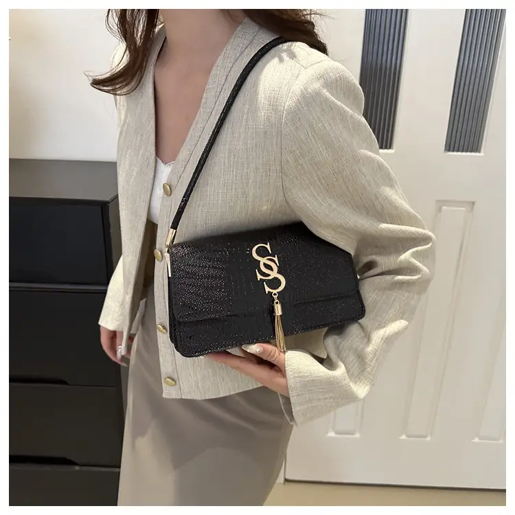 Green Croc Texture Shoulder Bag for Women 2024 — feature 10