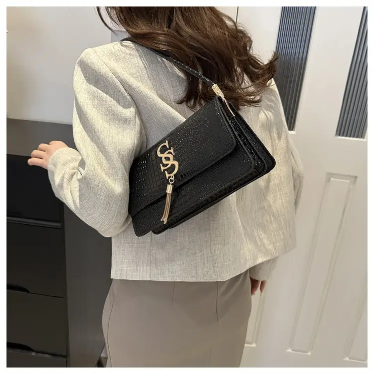 Green Croc Texture Shoulder Bag for Women 2024 — feature 11