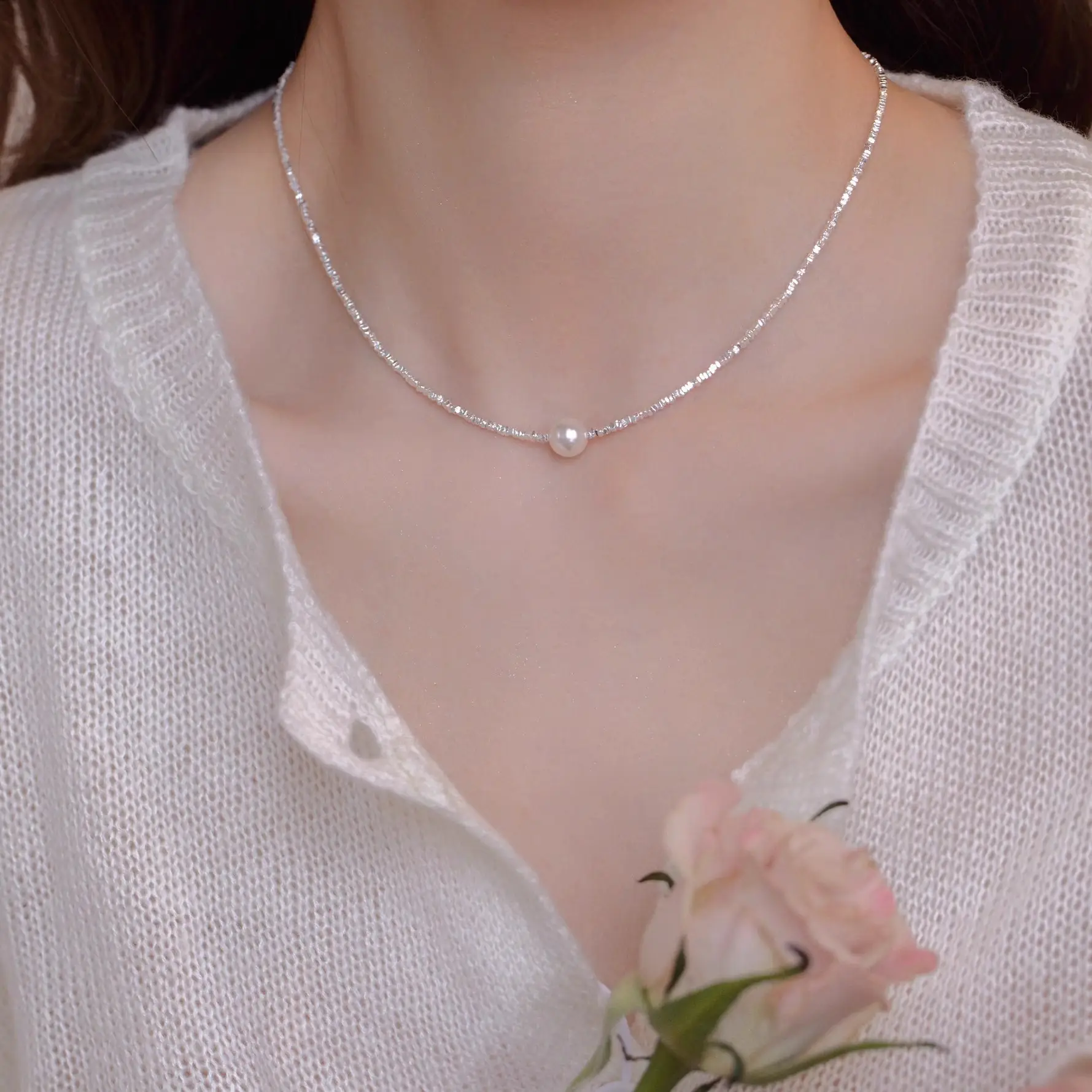 Silver Pearl Necklace for Women Light Luxury 2025 — feature 2