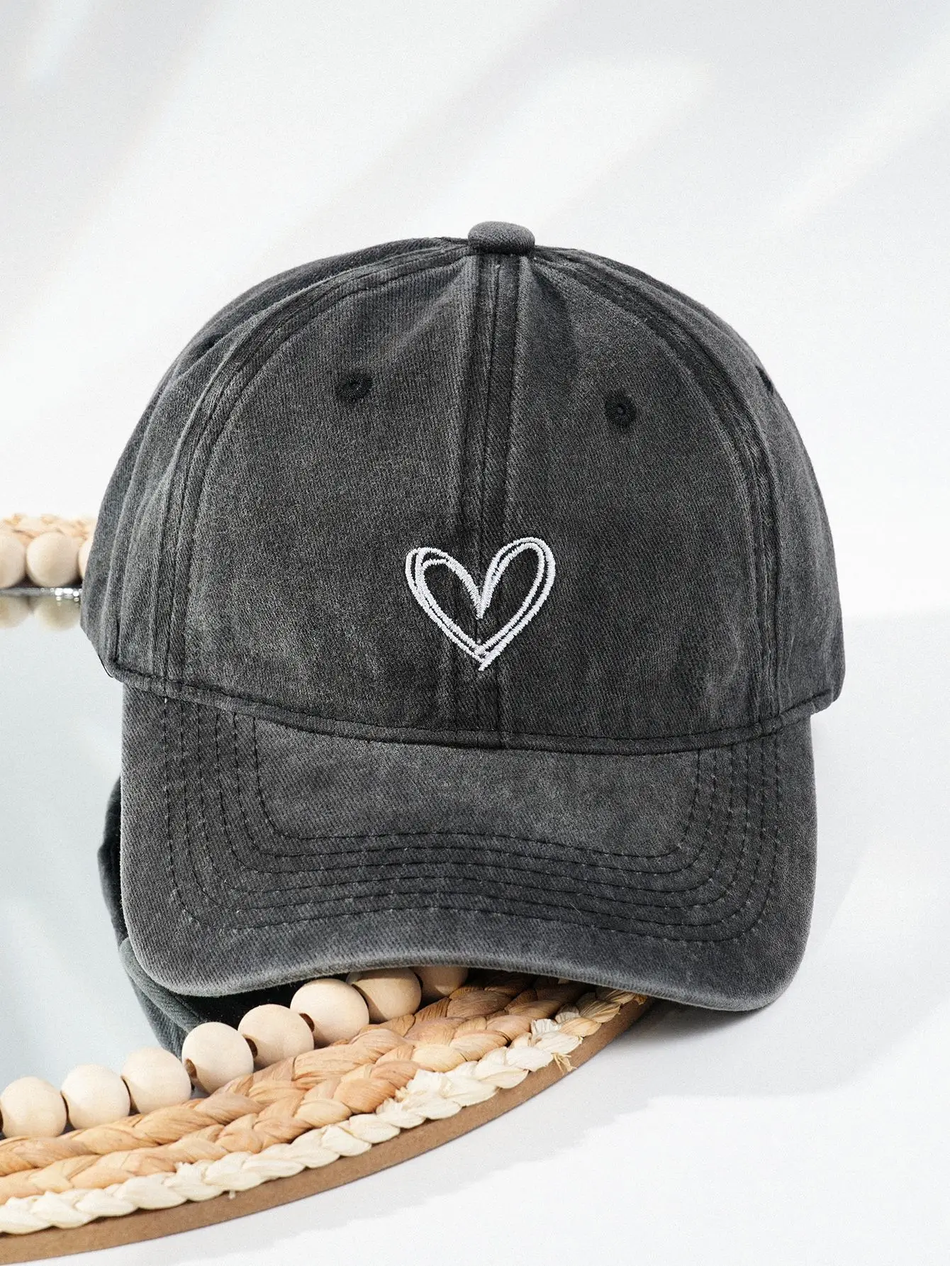 Men Women European American Baseball Cap with Heart Embroidery — feature 10