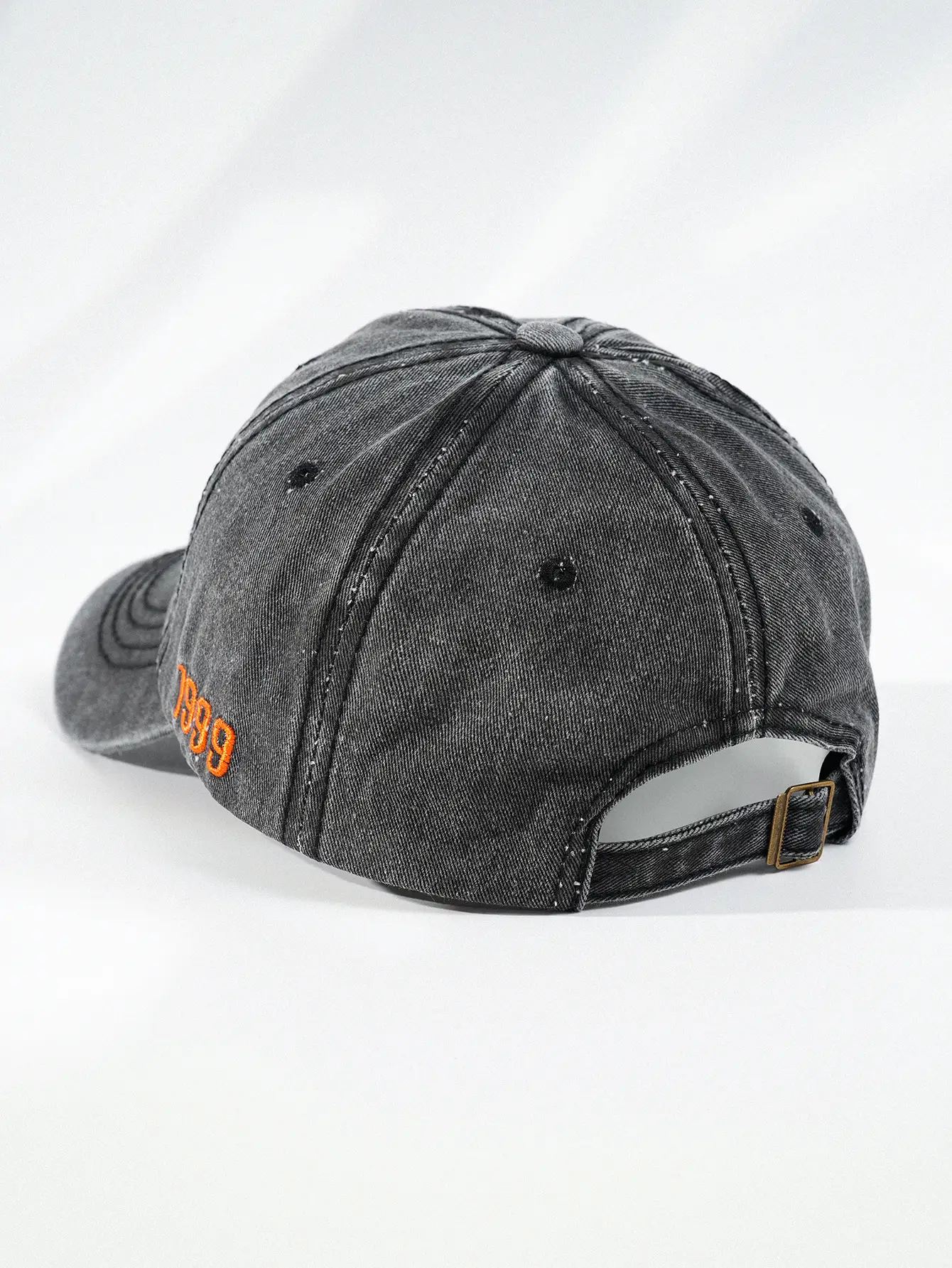 Men Women European American Baseball Cap with Heart Embroidery — feature 4