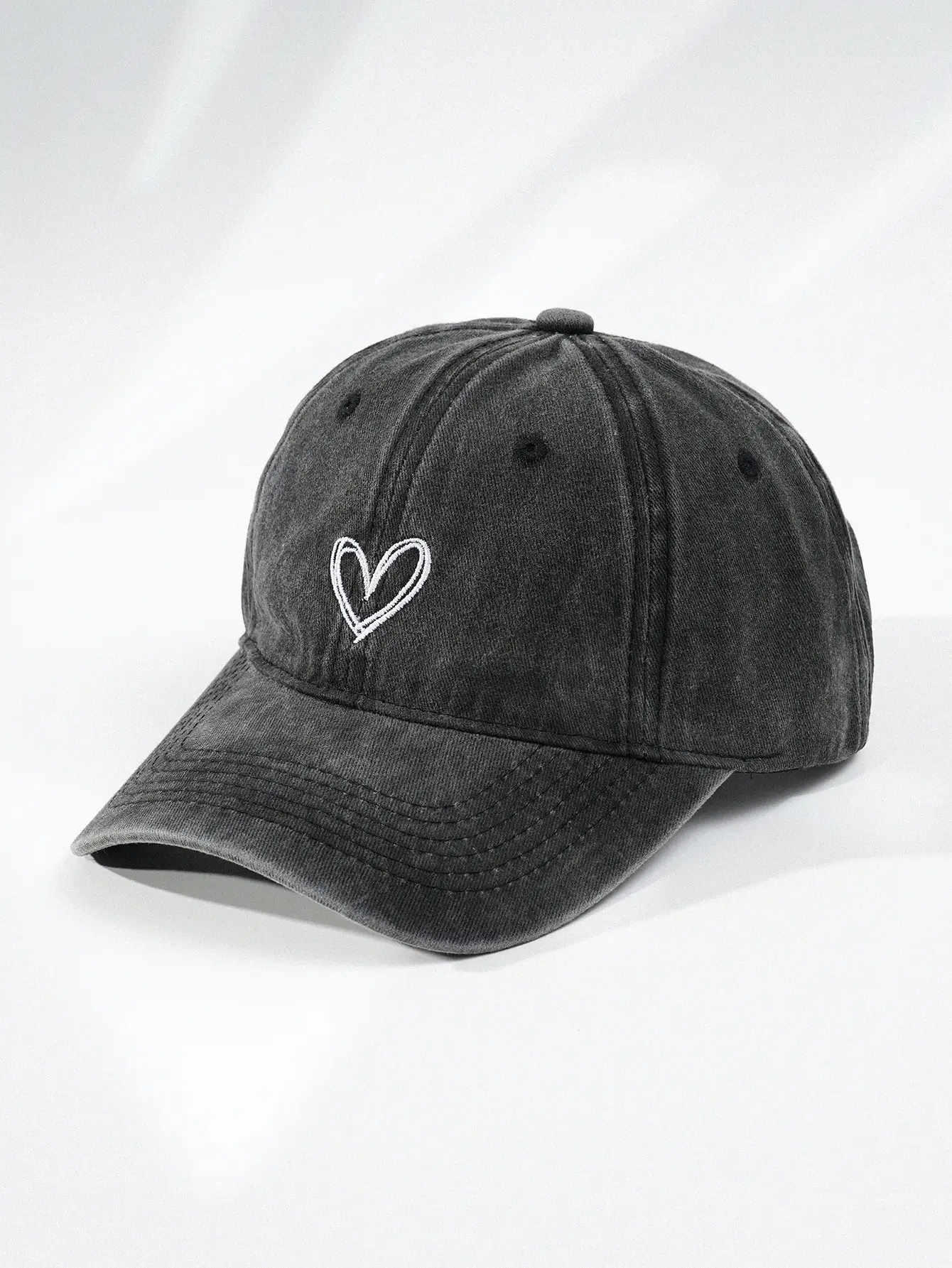 Men Women European American Baseball Cap with Heart Embroidery — feature 7