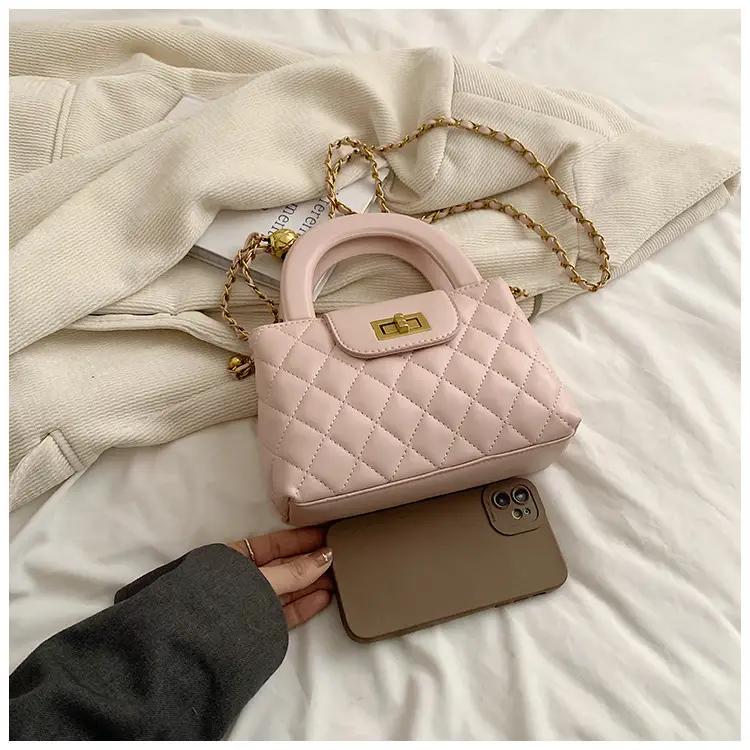 Black Rhomboid Chain Handbag for Women 2024 — feature 11