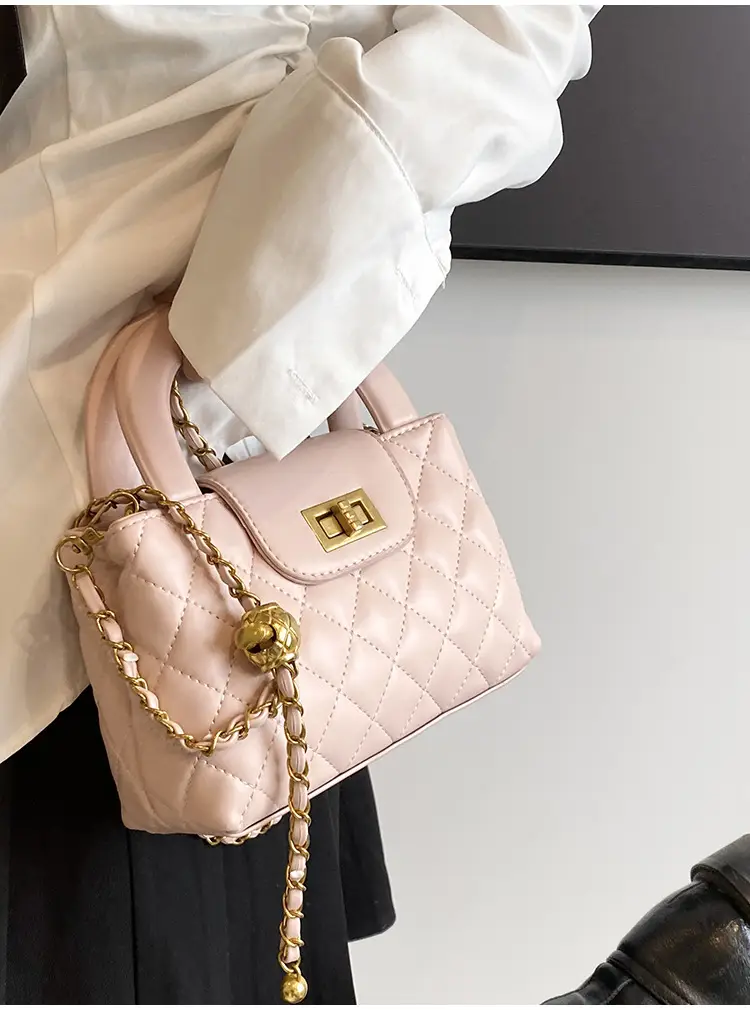 Black Rhomboid Chain Handbag for Women 2024 — feature 18