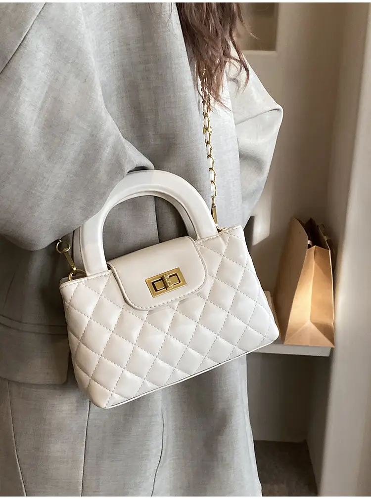 Black Rhomboid Chain Handbag for Women 2024 — feature 3