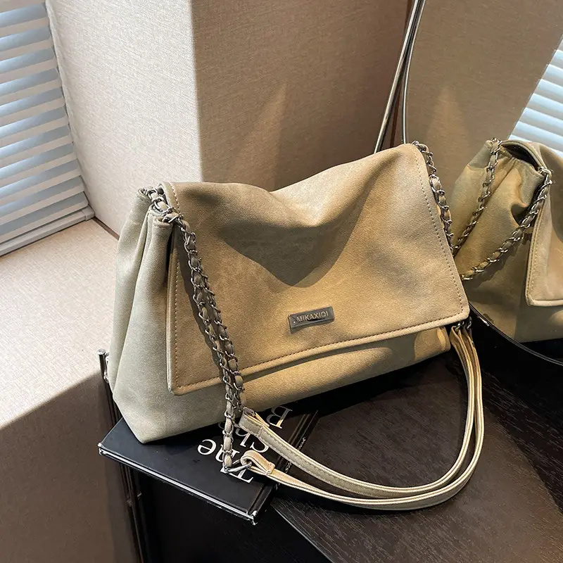 Women's Textured Chain Tote Bag Beige 2024 - Image 5