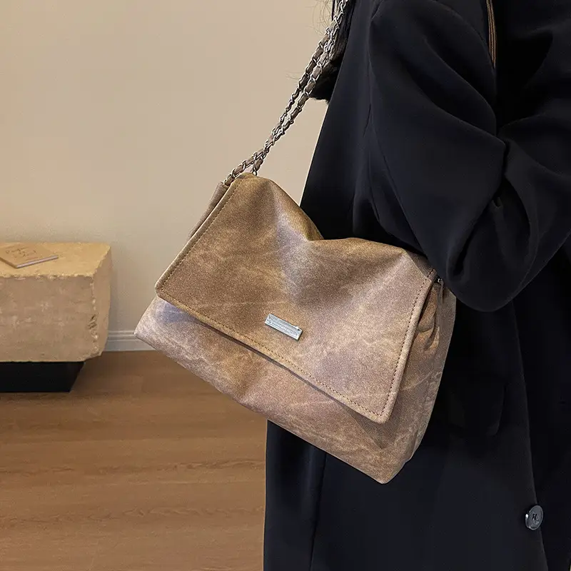 Women's Textured Chain Tote Bag Beige 2024 - Image 6