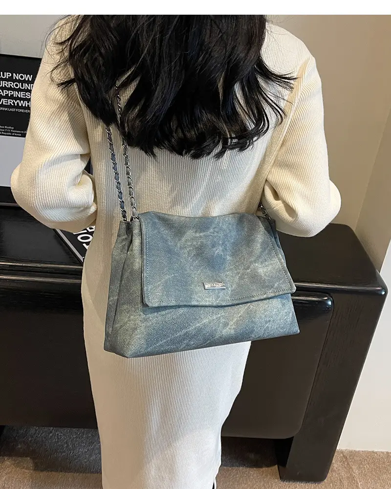 Women's Textured Chain Tote Bag Beige 2024 — feature 15