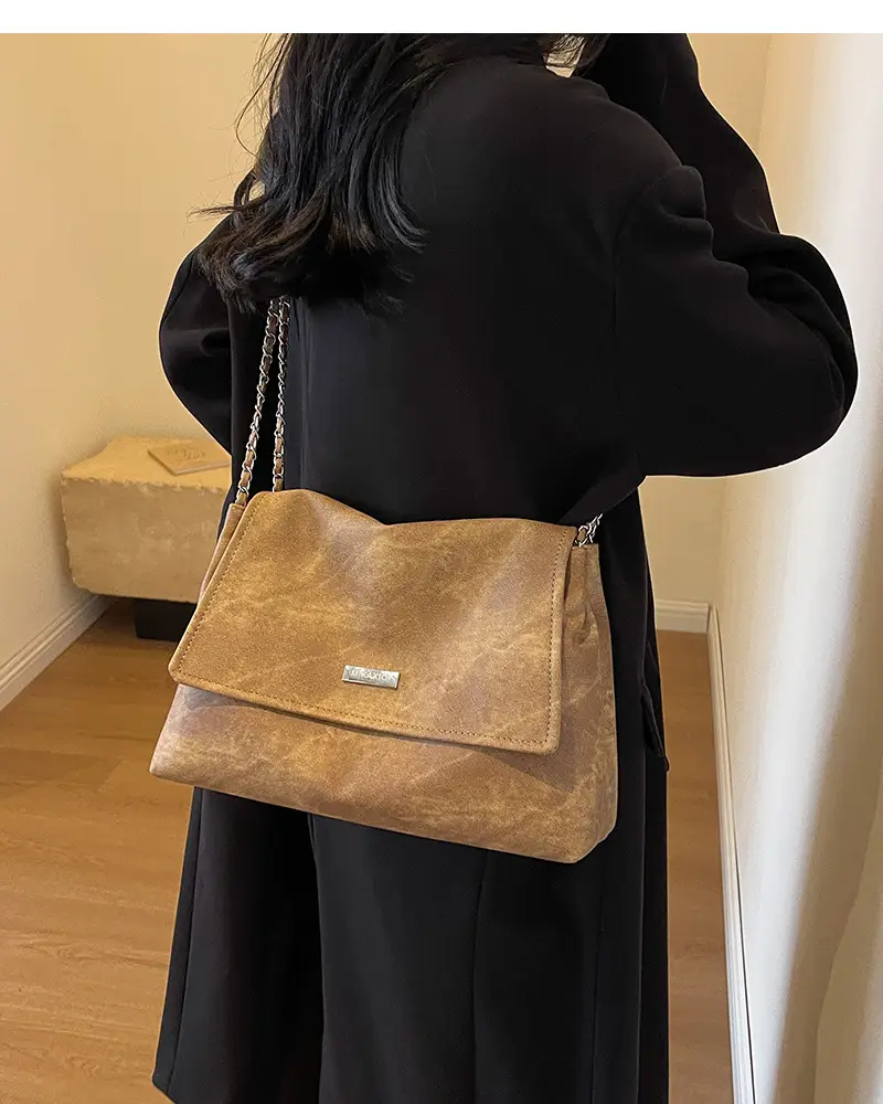 Women's Textured Chain Tote Bag Beige 2024 — feature 17