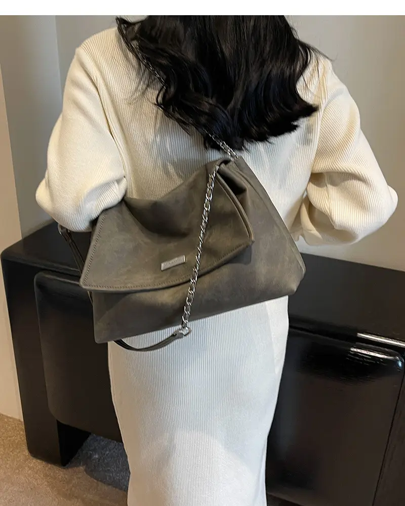 Women's Textured Chain Tote Bag Beige 2024 — feature 20
