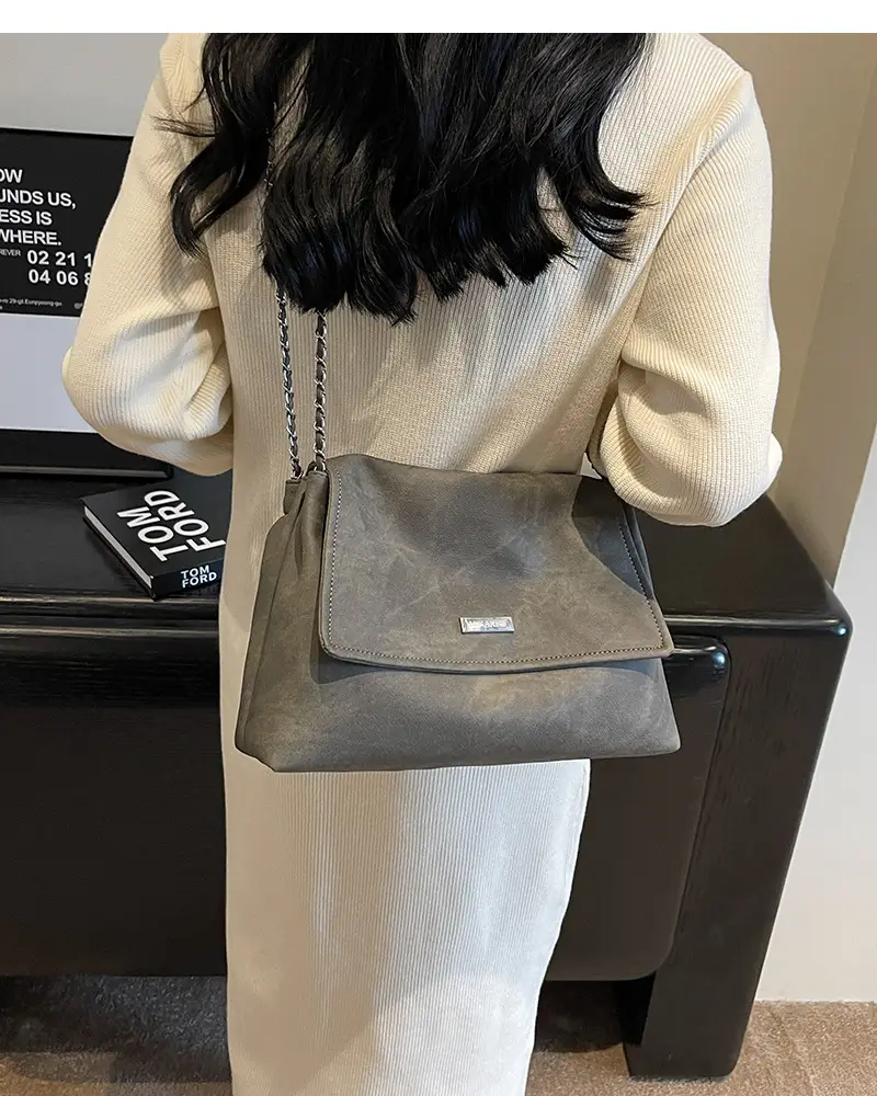 Women's Textured Chain Tote Bag Beige 2024 — feature 21