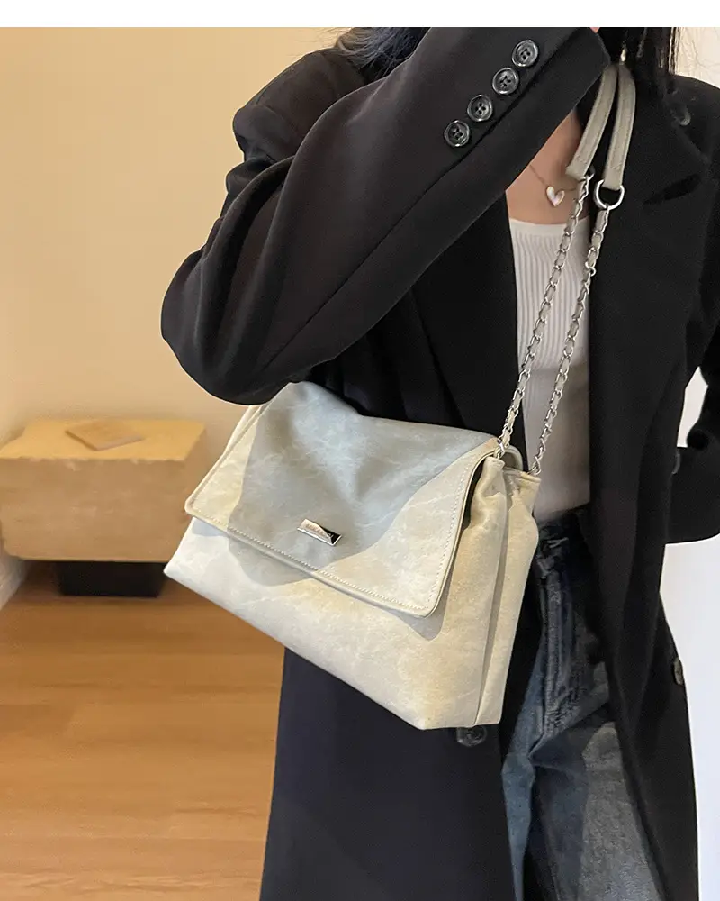 Women's Textured Chain Tote Bag Beige 2024 — feature 4