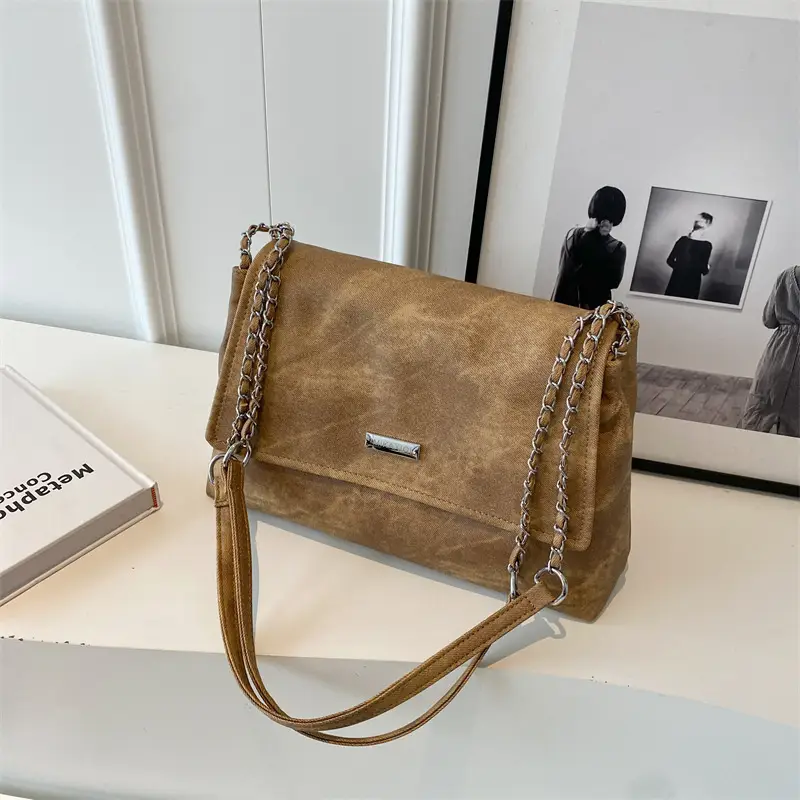 Women's Textured Chain Tote Bag Beige 2024 - Image 3