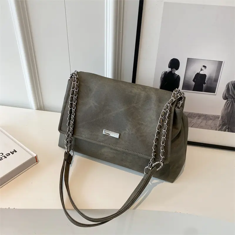 Women's Textured Chain Tote Bag Beige 2024 - Image 4