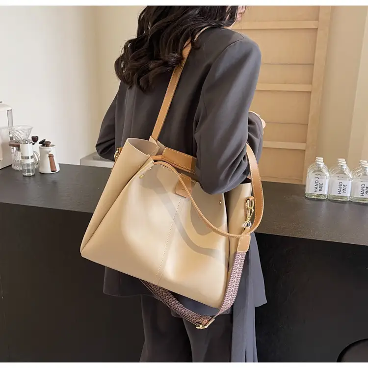 Women's Large Capacity Crossbody Tote Bag Beige Spring Summer 2026 — feature 20