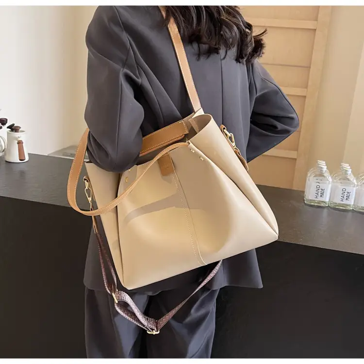Women's Large Capacity Crossbody Tote Bag Beige Spring Summer 2026 — feature 22
