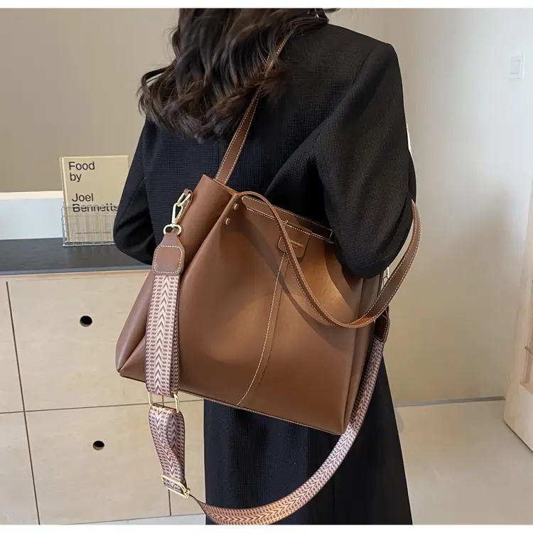 Women's Large Capacity Crossbody Tote Bag Beige Spring Summer 2026 — feature 34