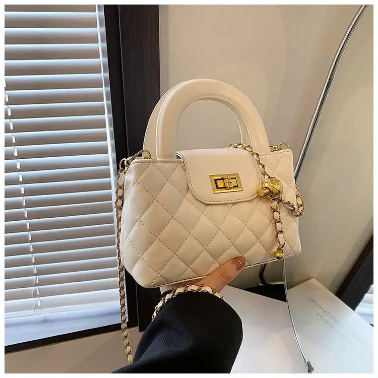 Black Diamond Plaid Handbag with Chain Strap — feature 14