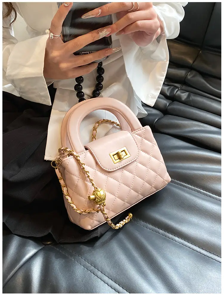 Black Diamond Plaid Handbag with Chain Strap — feature 17