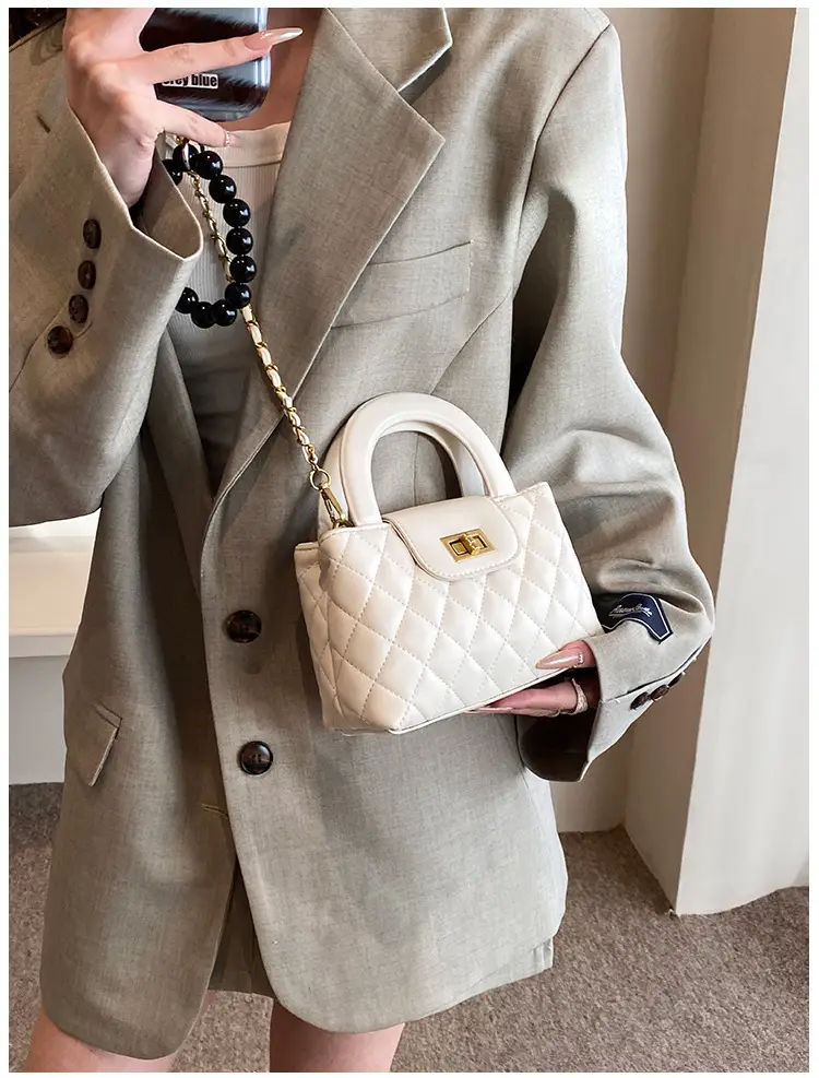 Black Diamond Plaid Handbag with Chain Strap — feature 19
