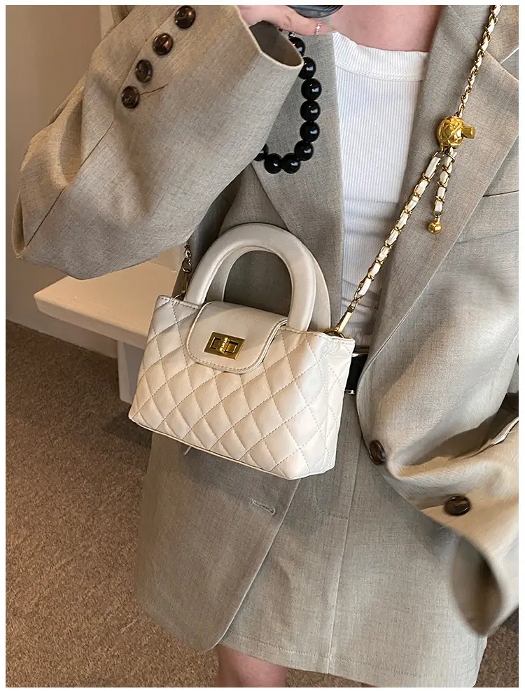 Black Diamond Plaid Handbag with Chain Strap — feature 20