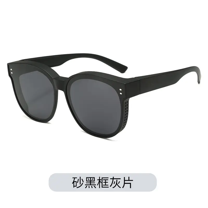 Men Polarized Sunglasses with Tea Wood Frame - Image 9