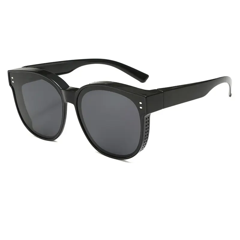 Men Polarized Sunglasses with Tea Wood Frame - Image 11