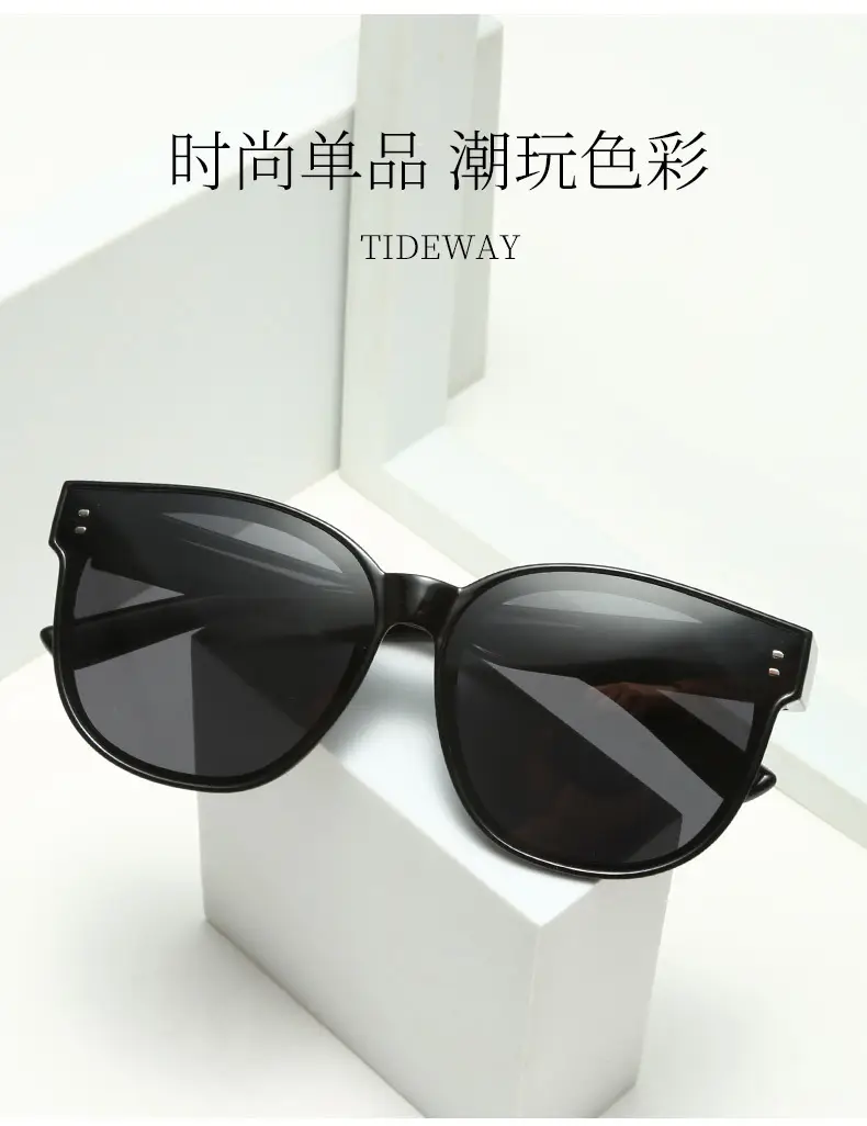Men Polarized Sunglasses with Tea Wood Frame — feature 9