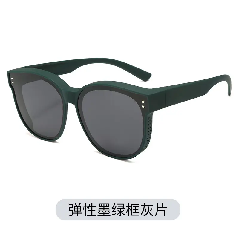 Men Polarized Sunglasses with Tea Wood Frame - Image 6