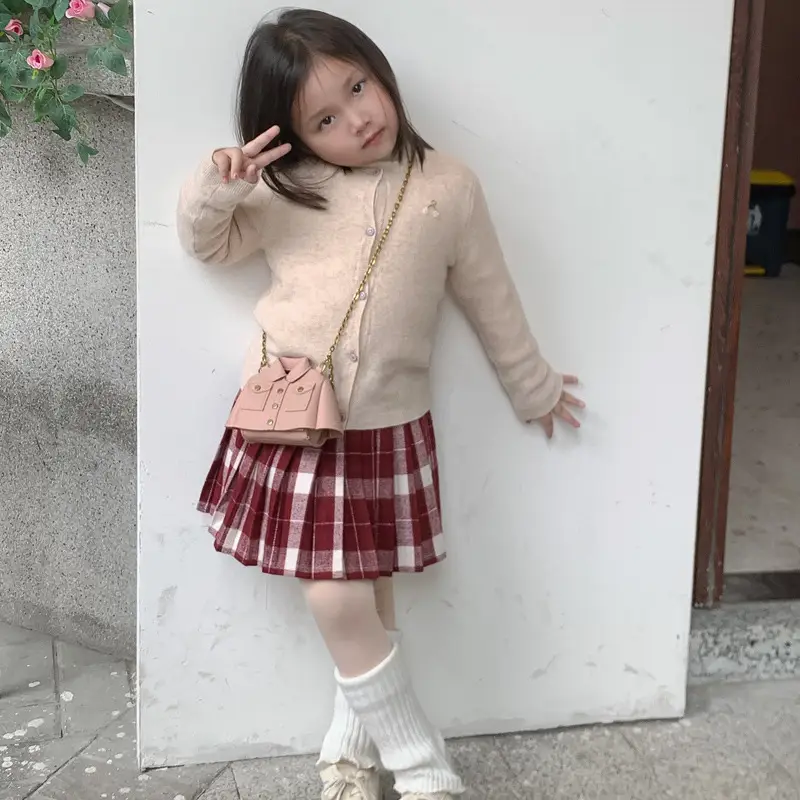 Pink Crossbody Bag for Girls with Hat and Backpack - Image 9