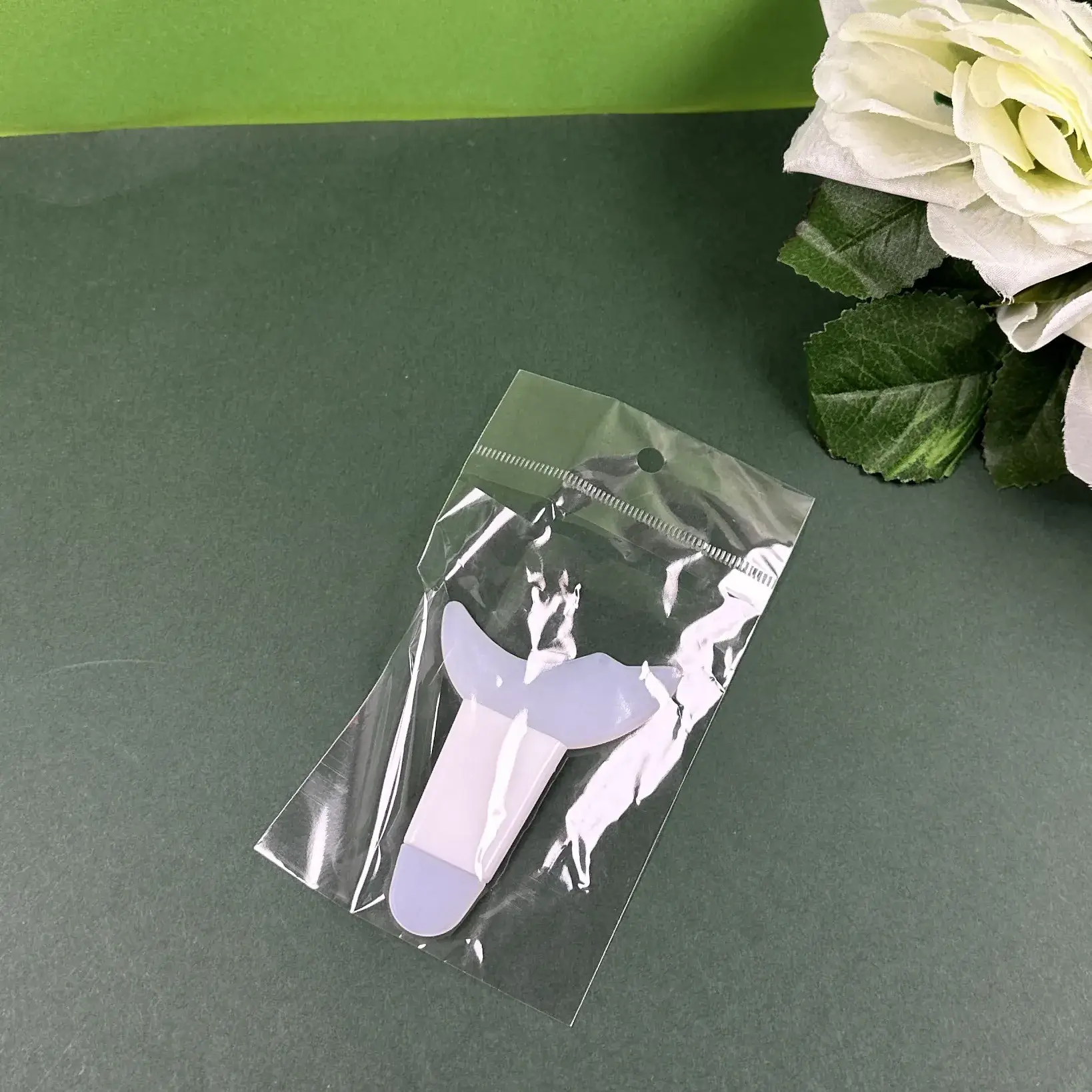 Silicone Eye Makeup Aid Crescent Eyelash Holder — feature 11